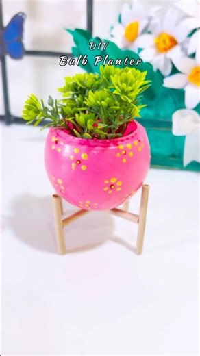 Diy Bulb Planter | #sorts #diy #craft #art #planter #handmade #reuse