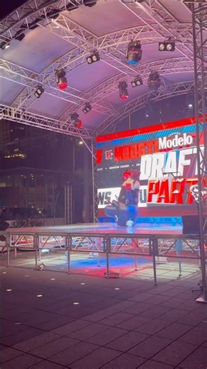 i got a friend named inflatabull #mila #houstontexans #nfl #draft #dance