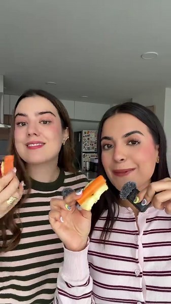 pt.2 probando combinaciones raras de comida, que saben a otra cosa 🤔🎀🍦🍅🍓🍋‍🟩🍌 #probando #combinaciones #comida #raras @karli🧚🏻
