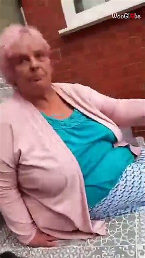 Man shares late aunt's comical reaction to being at the receiving end of a funny cigarette prank