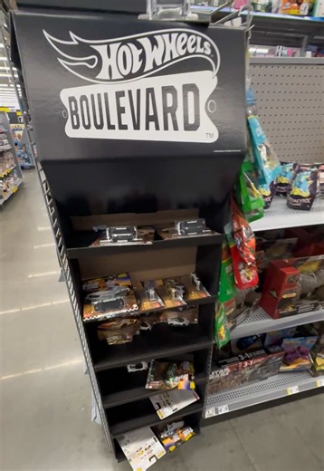 New Hot Wheels Boulevard display case at Walmart #hotwheels #diecast #风火轮 #toys #hunting