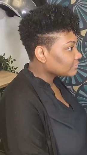 Coiffure cheveux naturel court