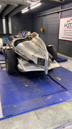 Just listen to this 27 Liter V12 Rolls Royce Merlin powered Bentley!! Sounds like music to your ears.. 🤤 Converted to injection and running 2 of our KMS MD35 ecu’s! #rollsroycemerlin #v12 #ww2 #classiccar #custom