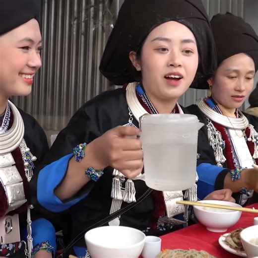 Đi ăn cưới cùng em gái Dao Khâu xinh nhất bản, cỗ 125 mâm #nungvlog | NÙNG VLOG