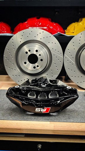 BrakeHard® - Big Brake Kits on Instagram: "Sit back and enjoy another extreme ASMR vibes as we assemble Akebono brake calipers! 👨🏻‍🔬 These are going to be used on Audi S4 B9 in combination with 390mm brake discs 💿 www.𝘉𝘙𝘈𝘒𝘌-𝙃𝘼𝙍𝘿.com ⚡Stop faster | Go harder #black #porsche911 #gt3rs #gt3 #porsche992 #992turbos #turbos #brembo #brakecalipers #panamera #repaint #asmr #asmrvideo #vwculture #vw #audis4 #bbk #bigbrakekit #brakes #s4b5 #porsche996 #porsche997 #audis4b9 #rs4b9 #rs4 #audirs