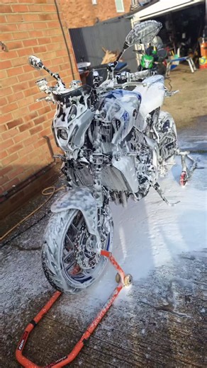 Yamaha mt09 Returning client kent Sb refresh Front sprocket cover off Gb racing covers off 📍 Mobile covering Kent,Essex, London , Sussex, Hertfordshire, Surrey & further. (Further away needs be full days work) 🧪 Infinity wax ceramic verified installer 🔒 Fully insured 🌟 170 reviews WhatsApp - 07307827222 or direct message Facebook 💷💳 online payments, cash #sbmotorcyclevaletingdetailing #SBMVD #mobilemotorcycledetailingspecialist #mobiledetailing #detailing #mobilemotorcycledetailing #motorc