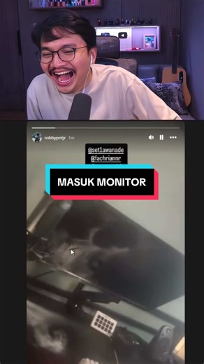 Masuk Monitor Secara Harfiah: Keseruan Bersama Robby