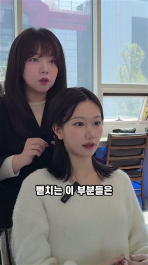 Sharing an easy way to cut the Kim Chaewon (LE SSERAFIM) medium-length layered cut #MediumLengthH...
