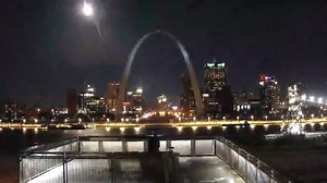 See possible meteor light up the sky in St. Louis