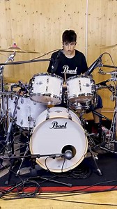 Berni covering Slipknot’s Unsainted on his Pearl Professional Series in 448 White Marine Pearl. | Pearl Drums Europe