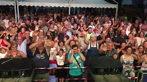 In diretta dalla calda Collepietro di Mosciano! Ma che dite, è venuto qualcuno??? Grazie a tutti 🎉🎉 #cicirinellalivetour2019 #tmb #collepietro #21luglio2019 #pienone #soldout #yeppa | Tequila & Montepulciano Band