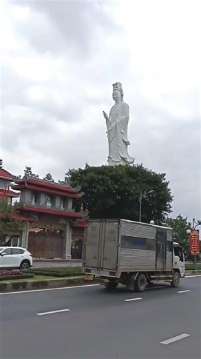 Beautiful Buddhist temple in Vietnam I ‪@manojtraveling‬ #vietnam #shorts #viral