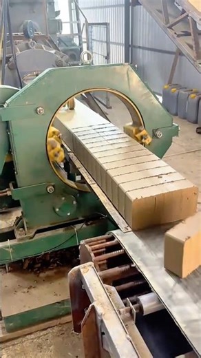 Automatic machine slicing long clay blocks into uniform bricks for efficient mass production