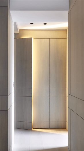 Catherine Wilman on Instagram: "Good joinery demands absolute precision and an incredible attention to detail but when it’s done right, there’s nothing quite like it. This is a true example of smart design and exceptional craftsmanship coming together in perfect harmony. When you work hard on a project, you can only hope the outcome matches the vision in your imagination. It’s in moments like these that you rely on expert joiners to bring that vision to life. In this small corridor, a lot has be