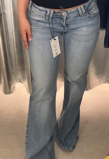 @BERSHKA #outfitinspo #petitegirl #bershka #fashiontiktok #lowwaistedjeans