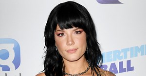 Pregnant Halsey Shares Ultrasound of Baby's Feet: Photo