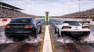Corvette ZR1X vs Tesla Model S Plaid drag race