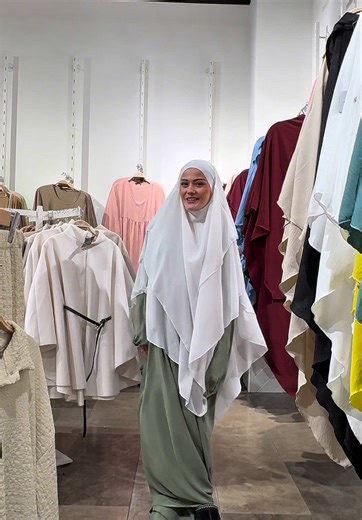 Trendige Unterkleider und Khimars für Ramadan