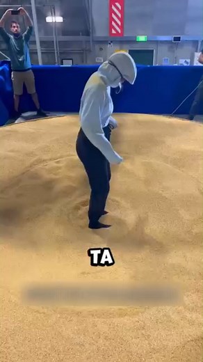 DLACZEGO ONA STOI NA SRODKU TEGO PIASKU!? #viral #fyp #piasek #sand #stoi #srodek #mid | Biblioteka memów