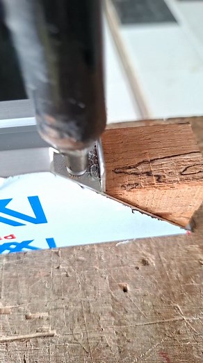 Let's move on to installing the spigot on the inside corner. #work #diy #reels #konten #viral #fyp #vod #trending #indonesia #craftsman #aluminium #glass #acp #granik | Apa BE