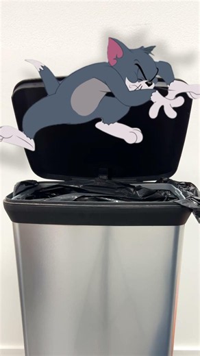 Hipnoză cu șoseta urât mirositoare 🧦❤️ | Tom și Jerry | Mai multe pe Cartoonito