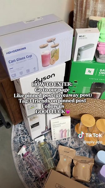CHRISTMAS GIVEAWAY🏠🧺🪴🎄🎅🏻♥️ HOW TO ENTER: 1. GO TO OUR PROFILE 2. LIKE PINNED POST 3. TAG 3 PEOPLE ON PINNED POST (more tags more entries) 4. COMMENT WHAT YOU ARE MOST EXCITED FOR WHAT WILL YOU WIN? - blueland cleaning supplies - Dyson vaccum - scrub daddy cleaning supplies - nespresso machine - fridge organizer containers - drink organizer for fridge - organizer jars for pantry - microfiber cloths - label maker - cleaning gloves - Amazon echo - glass cups with straws WINNER WILL BE ANNOUNC