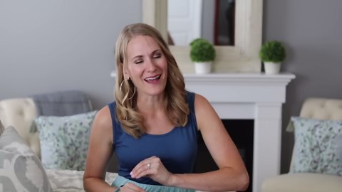 Cheap kitchen reno!💙 Best way to paint tile (it works!)