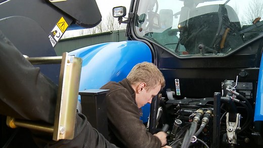 ✅ Quick ✅ Easy ✅ Safe ✅ Secure McConnel offers the most stable and sturdy mounting systems in the business, ensuring the Power Arm can be attached to the tractor safely, quickly and securely in minutes. ⏲️ | McConnel