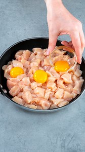 3.2M views · 15K reactions | Nu vei mai gati piept de pui in alt mod! Cina usoara si super gustoasa Ingrediente piept de pui: 2 buc ouă: 3 buc sare: 5 g piper negru: 3 g pătrunjel: 10 g mozzarella: 150 g maioneză: 100 g făină: 50 g cartofi: 500 g ulei de măsline: 30 ml sare: 3 g piper negru: 1 g boia de ardei dulce: 2 g maioneză: 200 g usturoi: 15 g suc de lămâie: 10 ml sare: 1 g piper negru: 1 g | Savuros.TV | Facebook