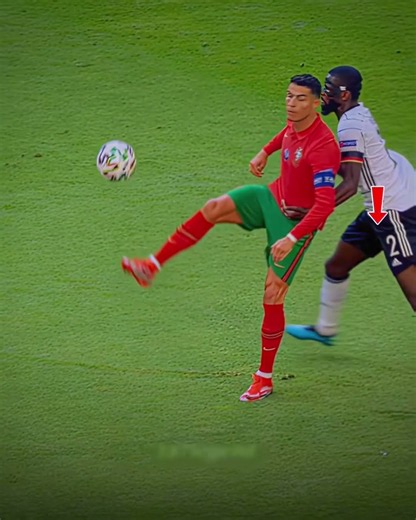 Ronaldo's crazy skills. #football #footballshorts #footballhighlights #soccerplayer