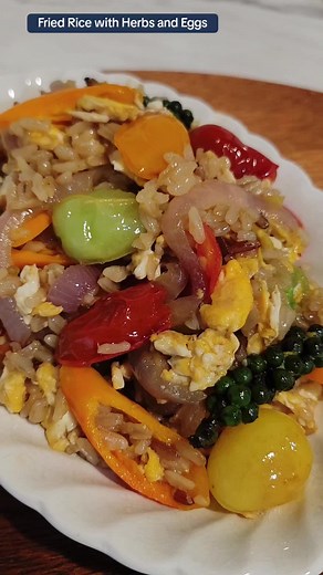 My culinary repertoire is always influenced by my emotional state and the musical backdrop.😂👍❤️ #homecooking #homemadefood #quickmenu #friedrice