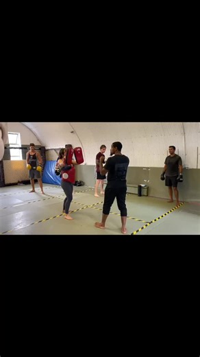 Lunchtime Muay Thai class. “ALL LEVELS”#muaythai #bixing #k1 #mma #wrestling #fitppl #fitguys #fitgirls #healthylifestyle