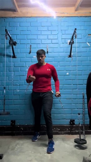 📱INFO AL 912390954📱 Ó AL PERFIL SIN COMPROMISO🔥 💯%PERSONALIZADO💪🏽 🔥POLEAS CROOSOVER🔥 ✅La “Máquina CrossOver” es una herramienta de entrenamiento de fuerza comúnmente encontrada en los gimnasios,PERO, en esta oportunidad la podrás tener en tu CASA sin tanto espacio. La característica principal de estas Poleas es que los cables se cruzan en la mitad de la máquina, lo que permite una amplia gama de ejercicios y la posibilidad de trabajar diferentes grupos musculares al mismo tiempo.Al traba