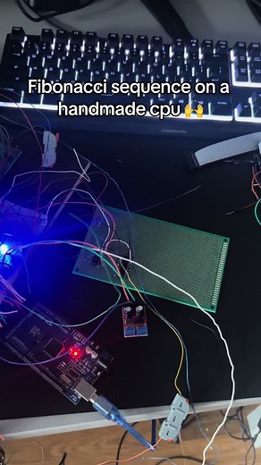 Building a DIY CPU with Fibonacci Sequence