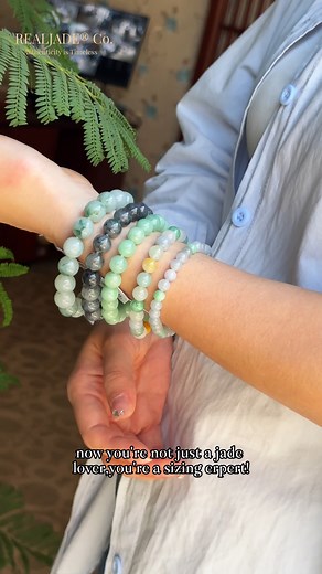 What Size Beads Fit You Best? 💚 Get the size wrong — and even the finest jade can lose its charm.�But don’t worry — you can find your perfect fit in just 1 minute! ✨ Universal Formula:�Perfect Bead Size = Wrist Circumference ÷ 18 💫 Here’s a quick guide: * Slender wrist (14–15cm): 5–6mm beads — perfect for layering or stacking.�(14–15cm wrist | 4–6mm | delicate & versatile) * Average wrist (16–18cm): 7–9mm beads — balanced, elegant, and perfect for everyday wear.�(16–18cm wrist | 7–9mm | the al