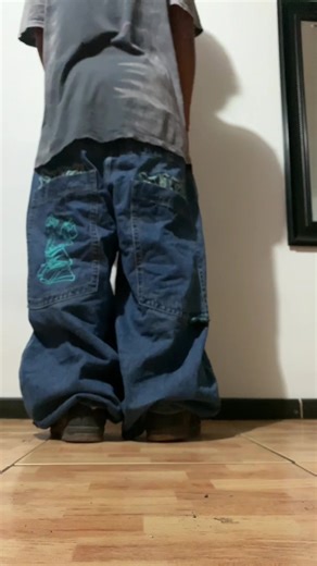 Pantalones Baggy: Estilo Y2K para Los Amantes de la Moda