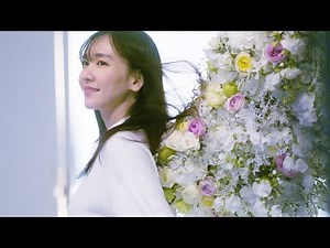 Yui Aragaki takes flight with wings? Impressed by wings made of fresh flowers: "So cute" - "Sofla...