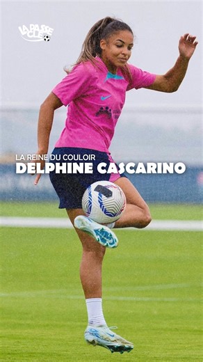 LA PASSE CLÉ on Instagram: "⚡️👑 Delphine Cascarino, vitesse, dribbles et records : l’histoire d’une star du foot féminin. Entre San Diego, OL, Équipe de France, Champions League et rugby, elle a un parcours incroyable du à son travail acharné. Une joueuse qui a beaucoup gagné… et qui continue d’écrire l’histoire."