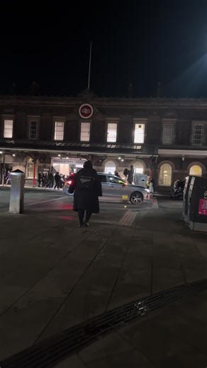 Chester railway station! #chester #railway #trainstation #england #busy