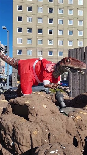 Santa's big helpers! 🦖🎅 #fukui #dinosaurs #christmas #santa