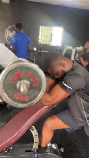 Strong arms >>> #moefitnessgym #growyourarms #gymmotivation