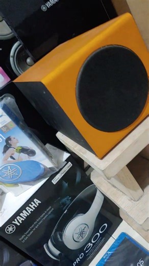 Speaker Yamaha NS-BP82 in Night Fever (1978) by Bee Gees