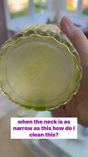 Easy clean difficult vases and decanters … Clean and Green : https://linktr.ee/NancyBirtwhistle #vaseclean #vase #decanter #flowers | Nancy Birtwhistle