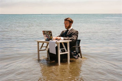 bbno$ Rilis Album Self-Titled, Perpaduan Eksperimen Genre dan Energi Tanpa Batas