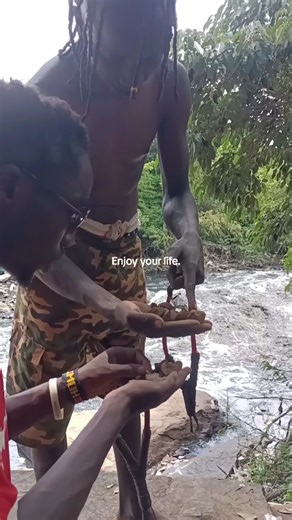 Men are simple creatures who don't require much to have fun😂