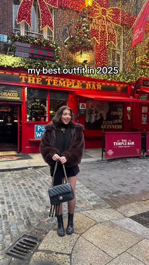 Stylish Cabin Crew Outfits for 2025