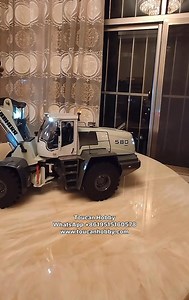 The hydraulic full metal 580 Loader in 1/14 scale with the log grabber attachment 😎😎 #Toucanhobby #RCmodel #model #rcloader #rcconstructionmodels #rcconstruction #loader #hydraulic #RC #construction #hydraulicrc | Toucanhobby RC Model