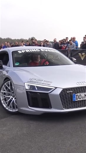 Audi R8 V10 Plus vs. Lamborghini Aventador S | Gumbal