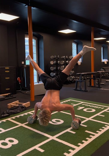 Mastering Handstands: A Beginner's Guide to Calisthenics