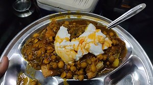 158K views · 1K reactions | Ever tried a delicious plateful of Samosa Dahi Chaat in Nehru Place? What: Samosa Dahi Chaat Where: New Vishal Corner, G-4, Vishal Bhawan, Nehru Place | So Delhi | Facebook